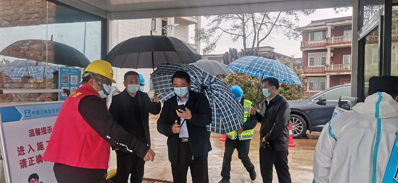 集團公司黨委委員、副總經(jīng)理羅輝赴西二環(huán)高速項目檢查疫情防控及項目推進工作
